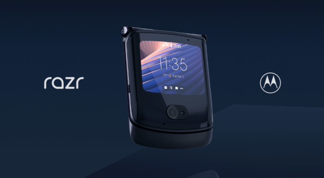 While folded, users can utilize the razr 5G’s external 2.7-inch Quick View display that can now do more than just tell time and notify of incoming calls or messages. | CebuFinest